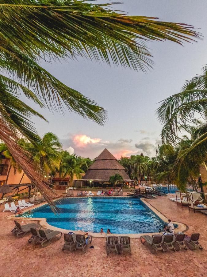 Reef Yucatan All Inclusive & Convention Center Мерида Екстериор снимка